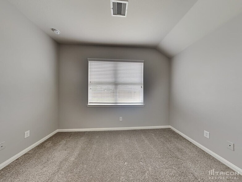Building Photo - 7627 Daisy Port Ln