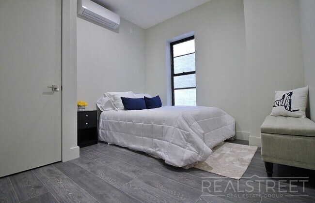 Building Photo - Stunning New 2 Bed in Crown Heights with L...