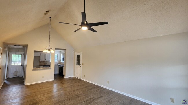 Building Photo - 101 Country Cove
