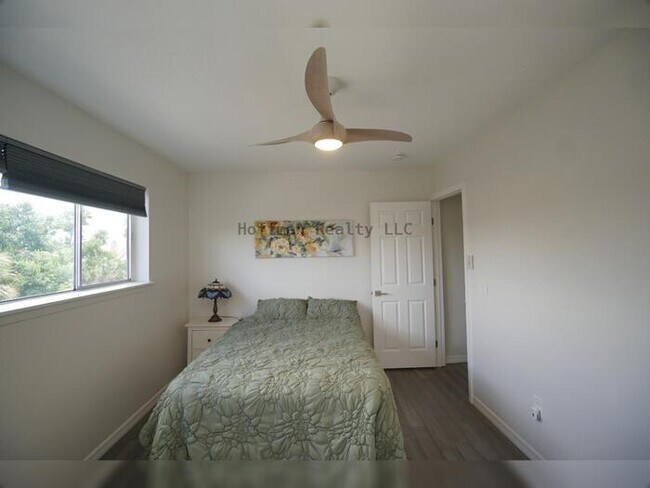 Building Photo - Waterfront 2BR Condo with Private Garage and Water Views in Tampa