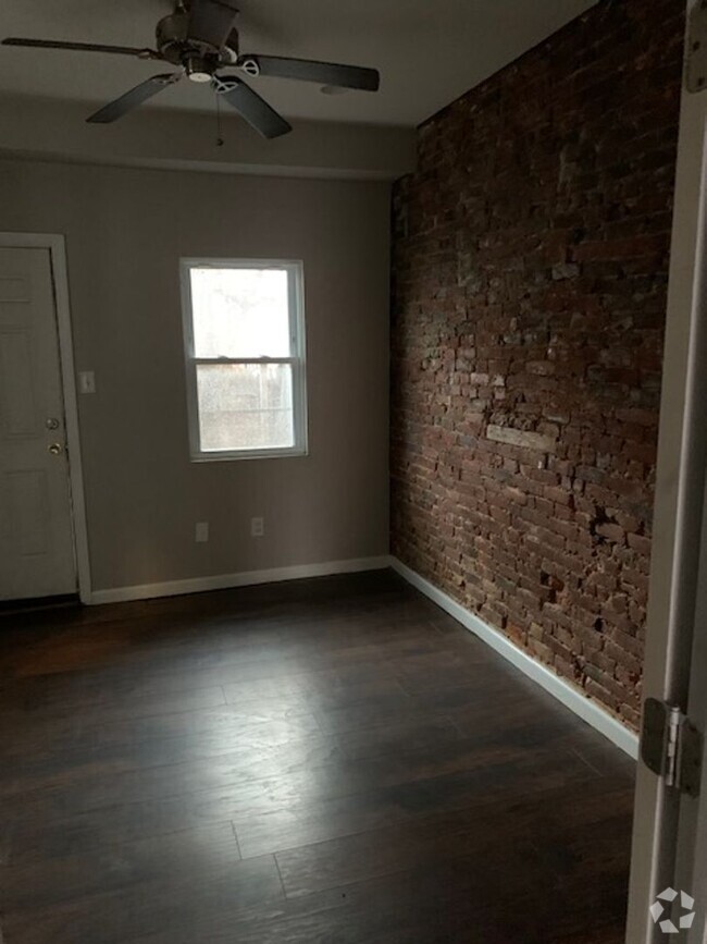 Building Photo - Charming Beautiful One Bedroom Apartment