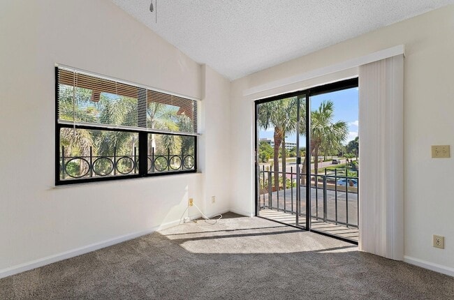 Building Photo - 3 Uno Lago Dr