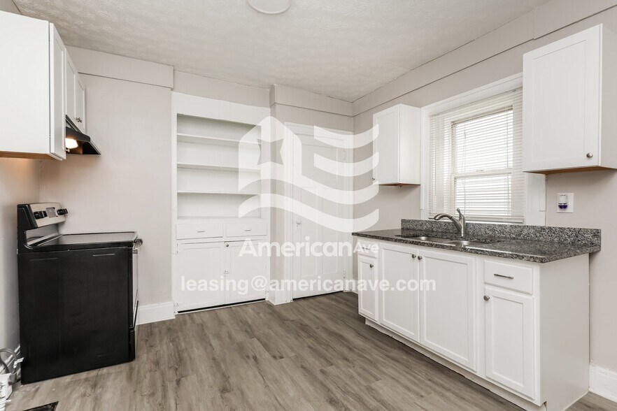Building Photo - 724 Kammer Ave
