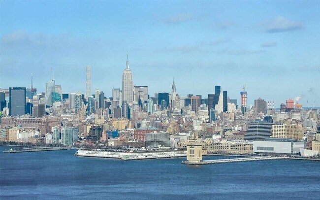 Building Photo - 77 Hudson St