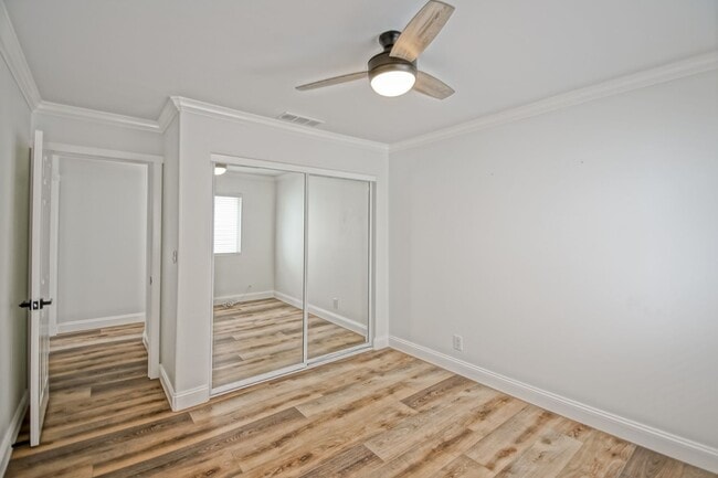 Building Photo - Beautifully Remodeled, Detached Front Town...