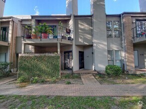 Building Photo - BEAUTIFUL UPDATED 2 BEDROOM 2 BATH CONDO. ...