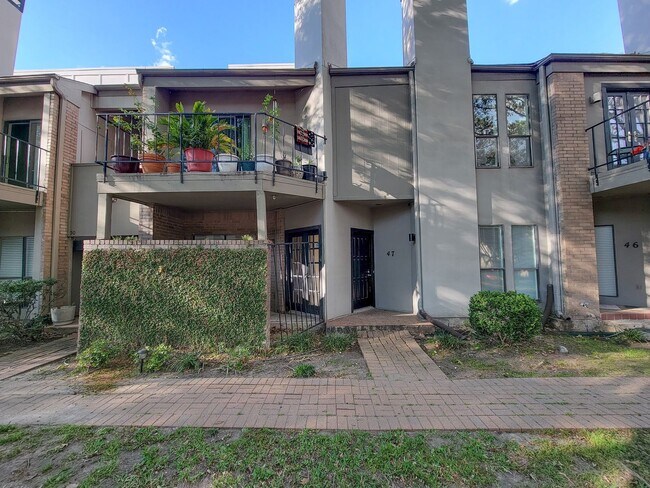Primary Photo - BEAUTIFUL UPDATED 2 BEDROOM 2 BATH CONDO. ...