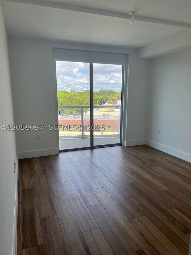 Building Photo - 13800 Highland Dr