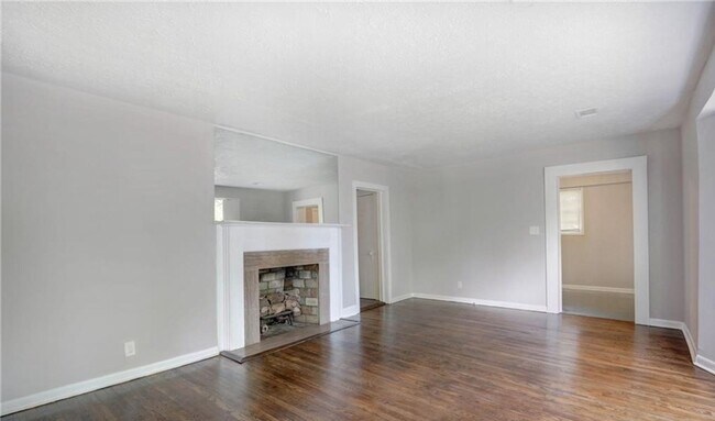 Building Photo - Exceptional Eastside Bungalow