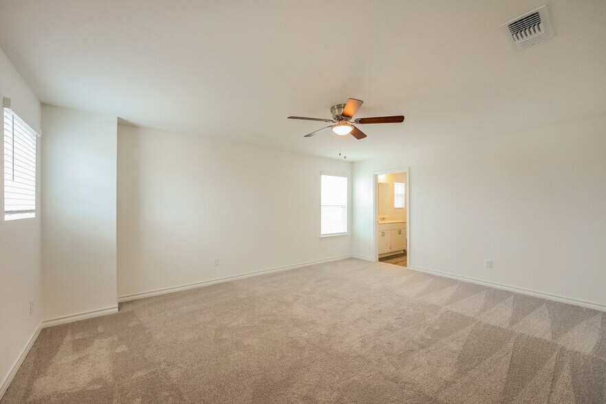 Building Photo - 1350 Vallarta Centro