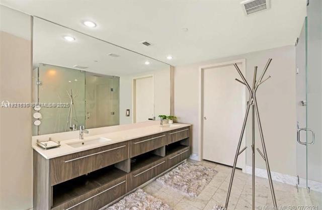 Building Photo - 3131 NE 7th Ave