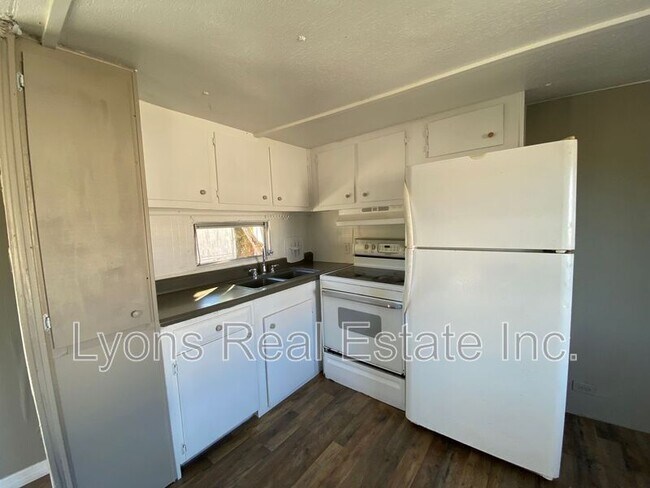 Building Photo - 4900 Tice St