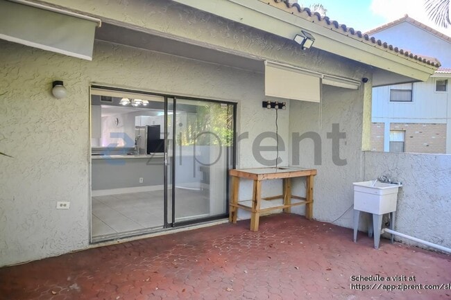 Building Photo - 9761 Riverside Dr