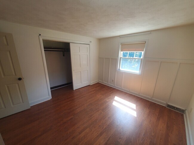 Building Photo - 135 Ashcroft St