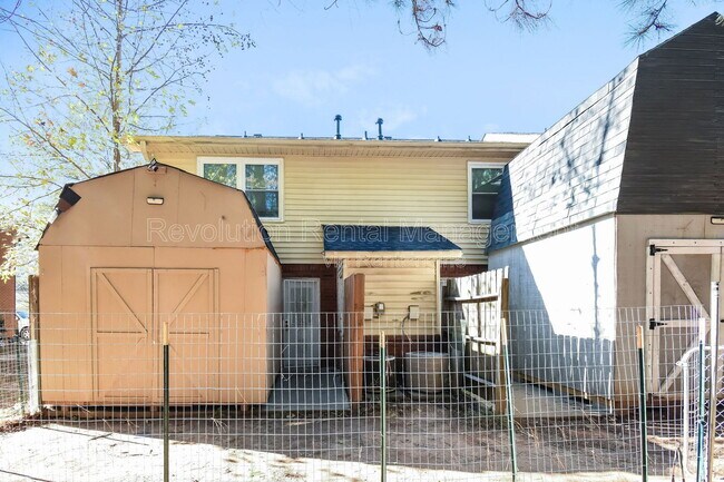 Building Photo - 1307 Sweet Pine Dr