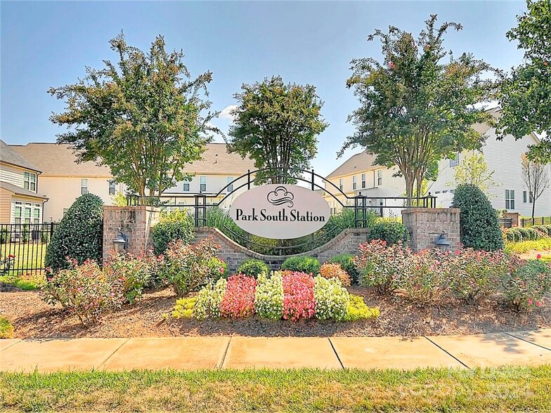 Building Photo - 5907 Carrollton Ln