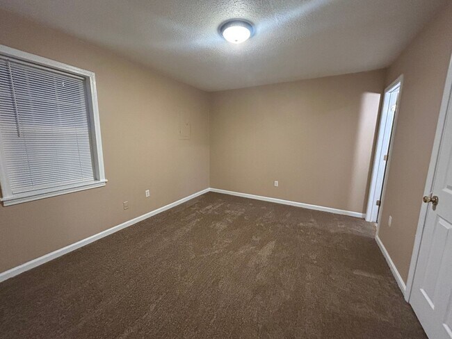 Building Photo - Washington Square Apartments #18