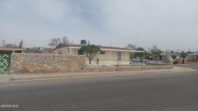 Building Photo - 675 Santa Barbara Dr