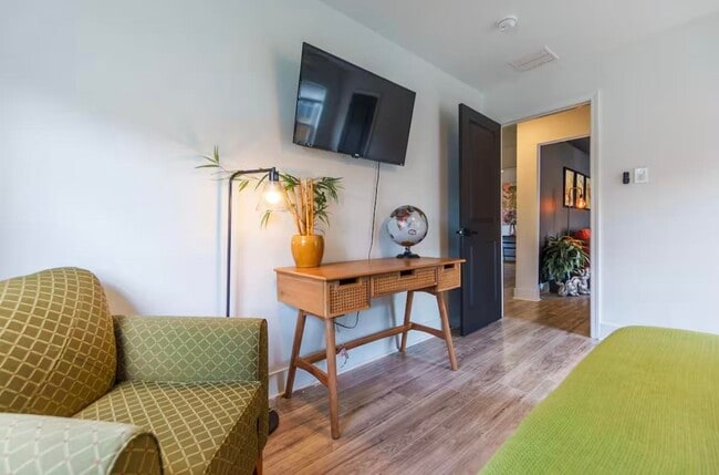 Building Photo - 84 N Holmes St