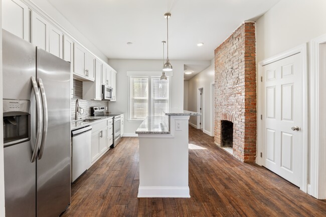 Building Photo - 307 Taylor Ave