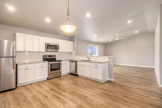 Building Photo - 16044 Bedington Dr