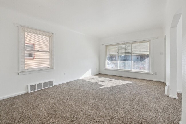Building Photo - $1095 3 bedroom bungalow