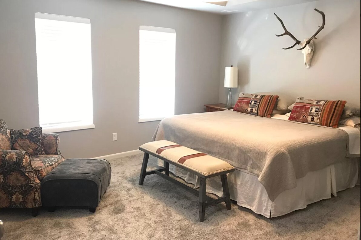 Master Bedroom - 5870 Lien Rd