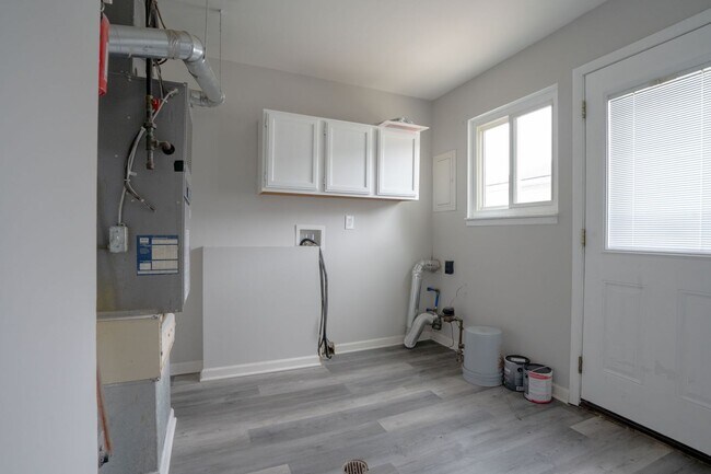 Building Photo - Charming Home