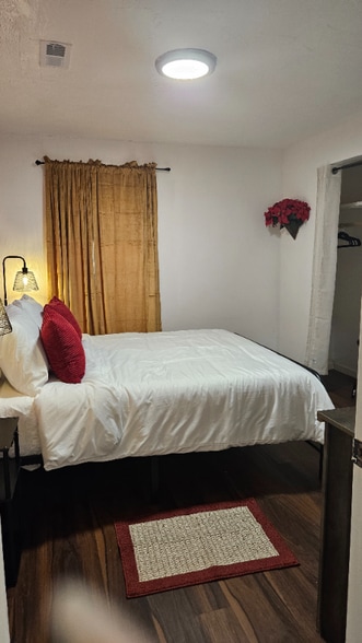 Building Photo - 222 Walnut St NW