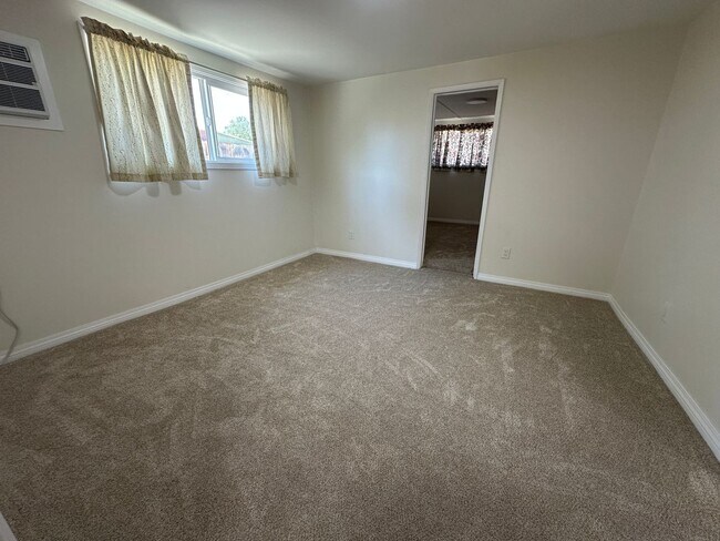 Building Photo - Fresh one bedroom, one bath home in downtown Bishop