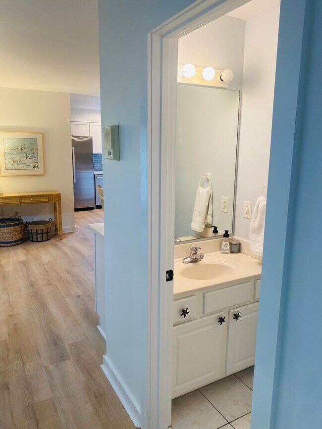 Building Photo - Winter Rental in Pine Knoll Shores