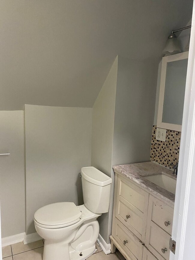 Building Photo - 4 bed -room house