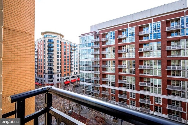 Building Photo - 155 Potomac Passage