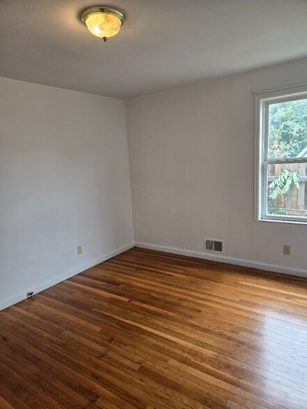 Building Photo - 6400 E 70th Pl