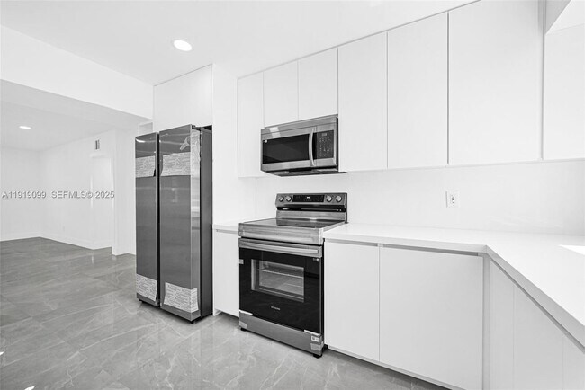 Building Photo - 4040 SW 108th Ave