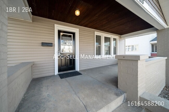 Building Photo - 1038 Crosby St NW