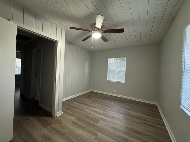 Building Photo - Coming Soon! 3 BR/2BA | Newly Renovated Single Family Home | Large Covered Back Patio| In Valrico!
