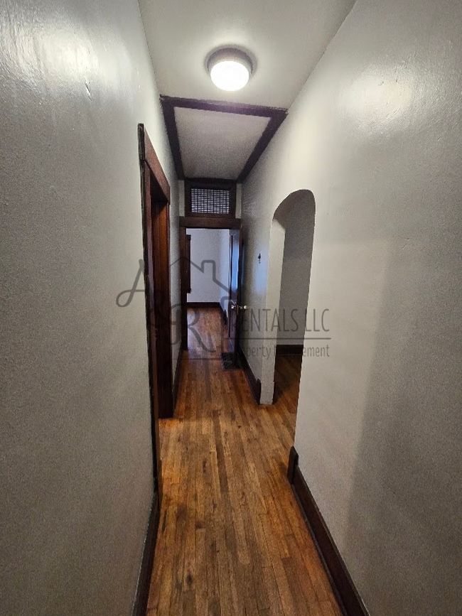 Building Photo - 112 W Quincy St