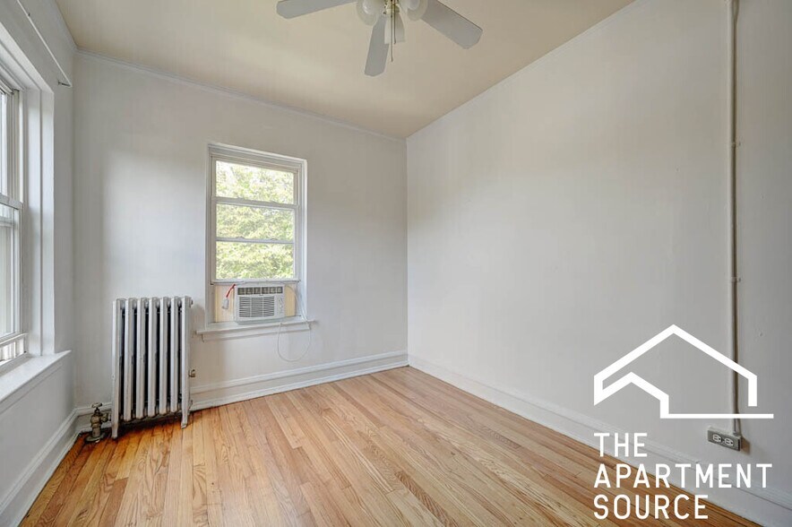 Building Photo - 2942 N Albany Ave