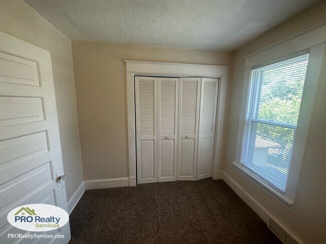 Building Photo - 2 Bedroom Home with an Office/Den Space