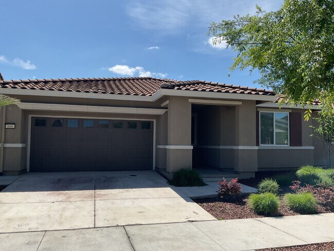 Building Photo - 644 Albany St