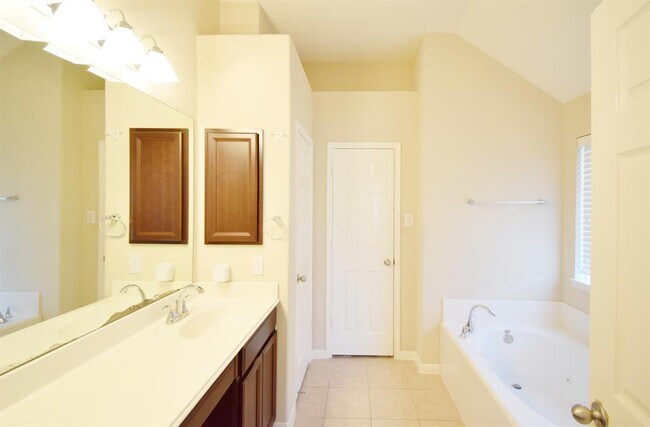 Building Photo - 2420 Quiet Arbor Ln