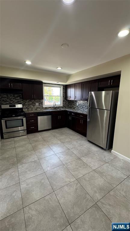 Building Photo - 85 Eastern