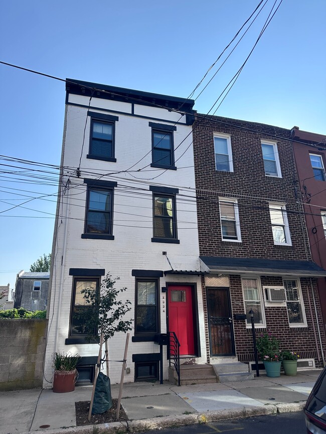 Building Photo - 2034 E Hazzard St