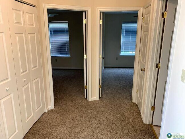 Building Photo - 6870 Hunt Dr