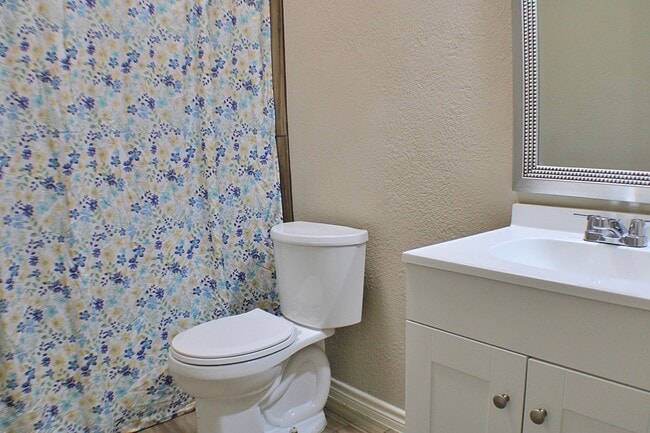 Building Photo - Beautiful 4-Bedroom Move-in Ready Home