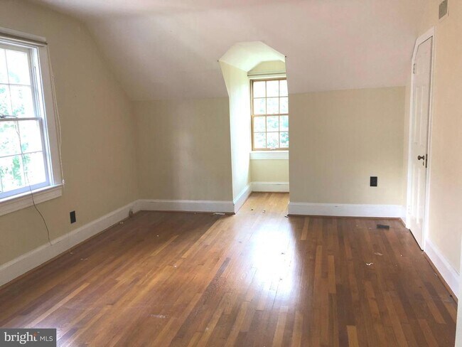 Building Photo - 4843 Butterworth Pl NW