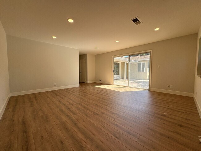 Building Photo - Modern Oasis in the Heart of Los Altos – U...