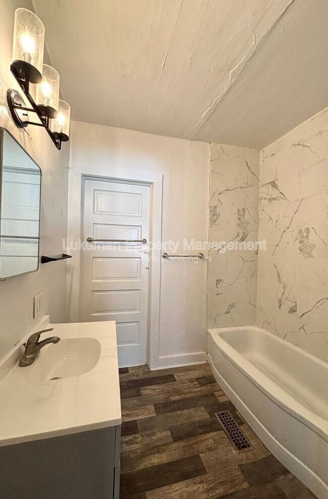 Building Photo - 610-612 West Kalamazoo Avenue