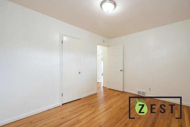 Building Photo - 2 BED 1 BATH SINGLE FAMILY HOME OPEN HOUSE...